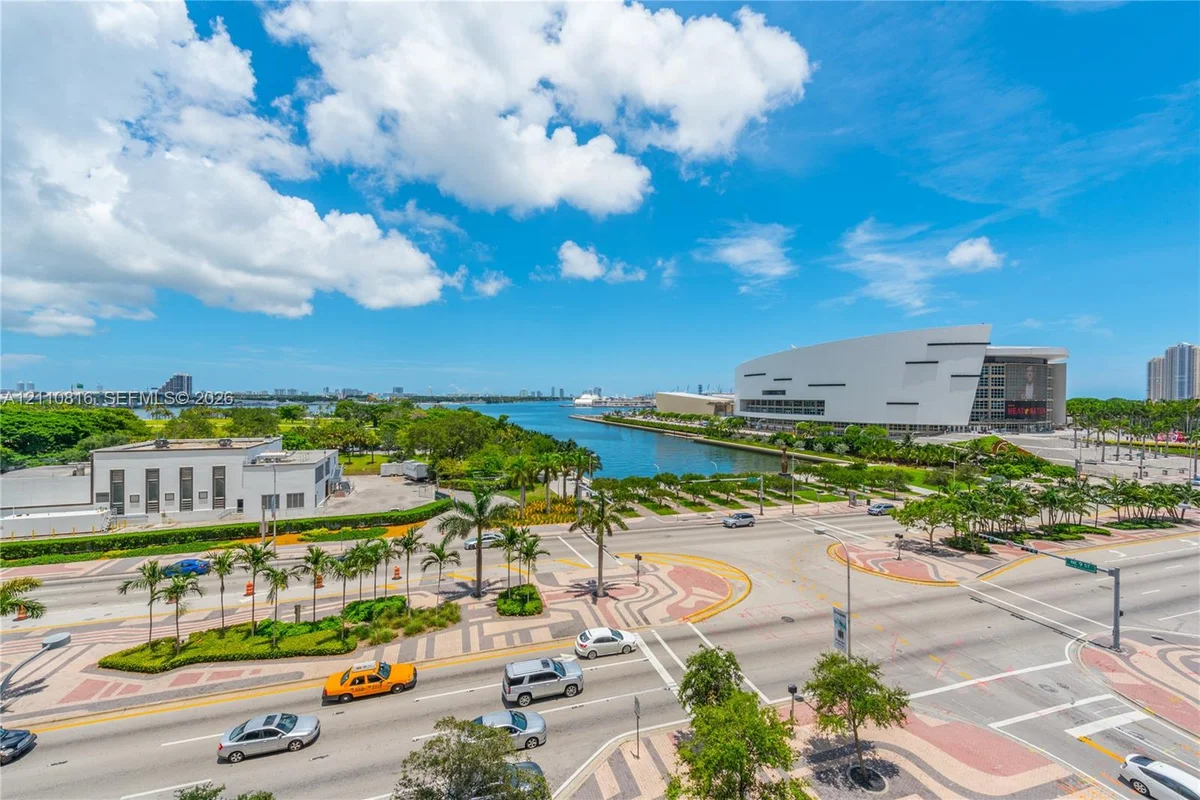 900 Biscayne Blvd #707, Miami: photo 1 of 38