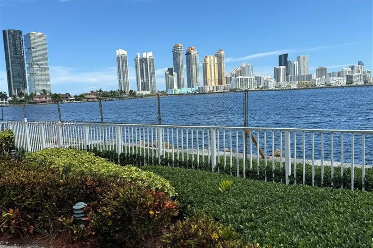 3600 Mystic Pointe Dr #1611, Aventura: photo 1 of 11