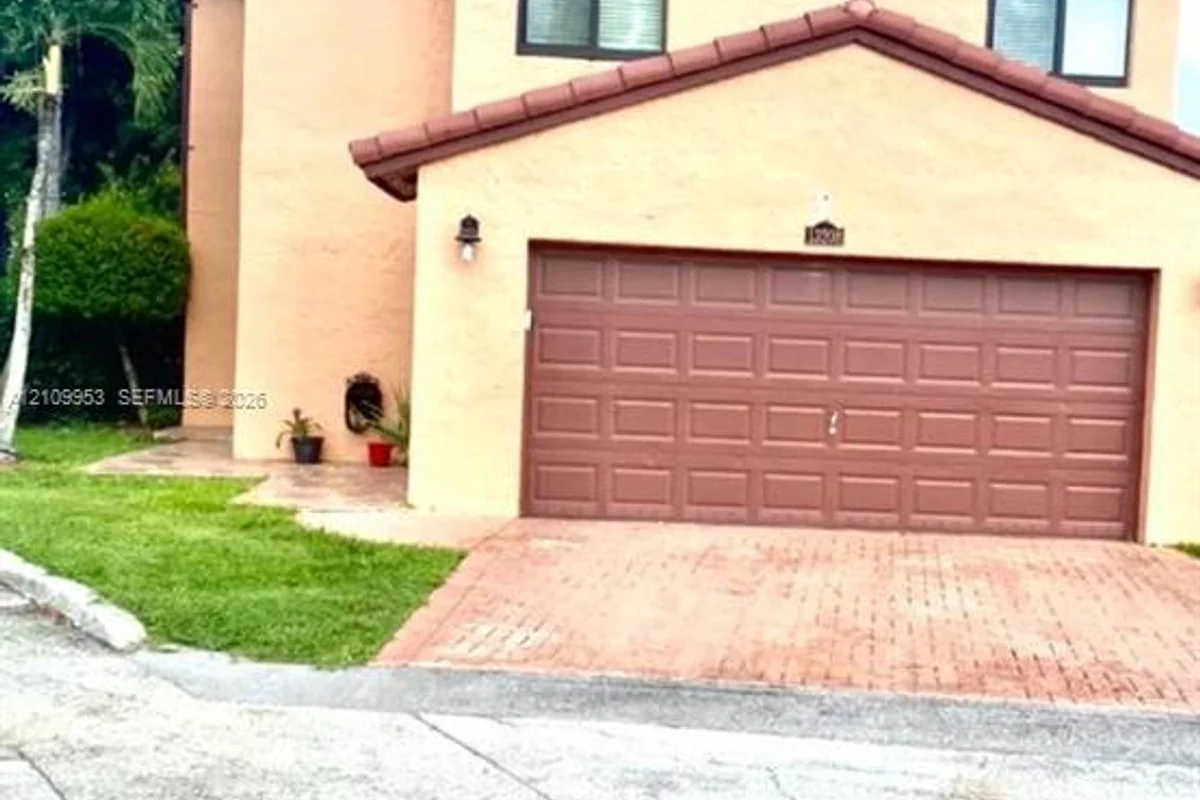 13208 SW 10th Ln, Miami: photo 1 of 6