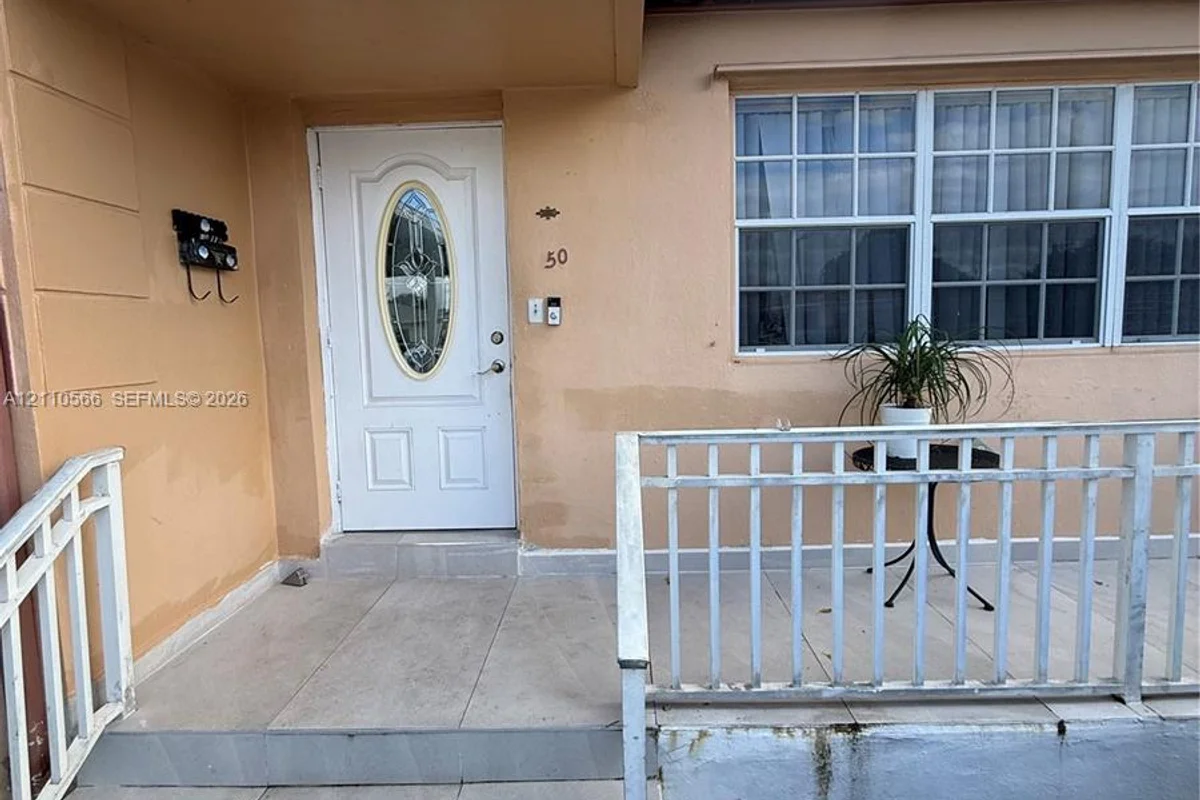 50 E 14th St, Hialeah: photo 1 of 23