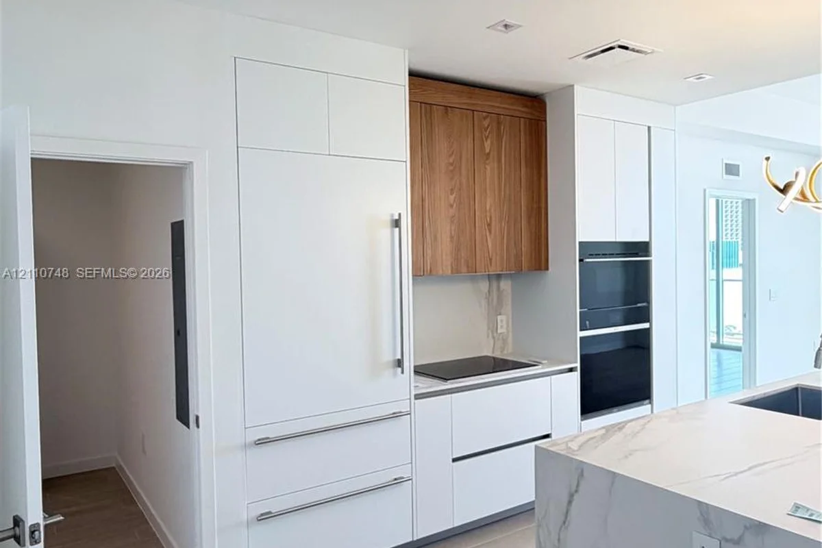 1400 Biscayne Blvd #809, Miami: photo 1 of 25