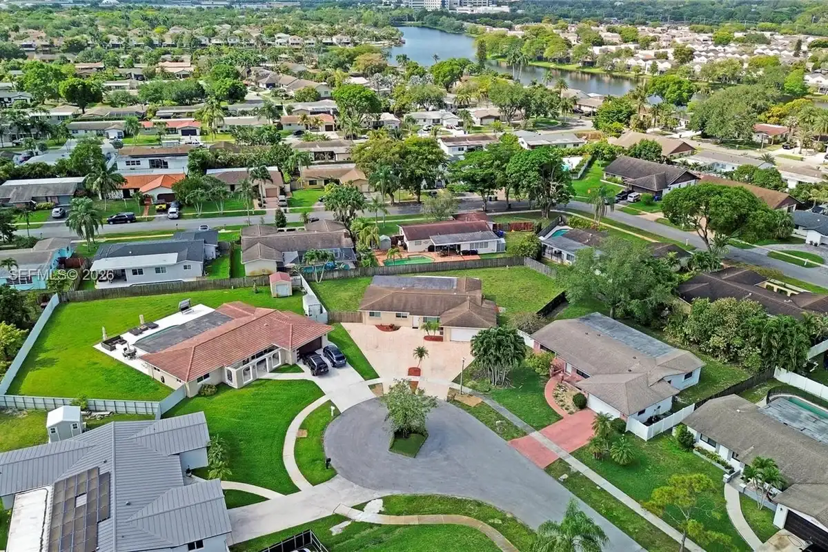 1600 NW 120th Ave, Pembroke Pines: photo 1 of 46