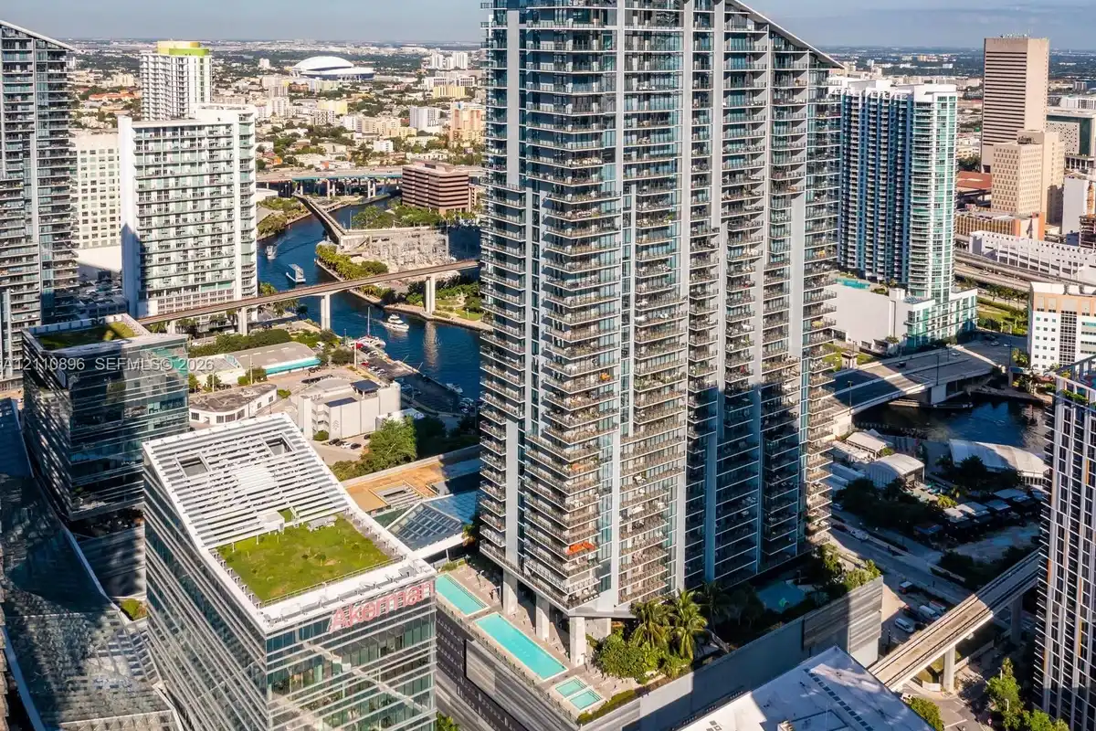 68 SE 6th St #1906, Miami: photo 1 of 85