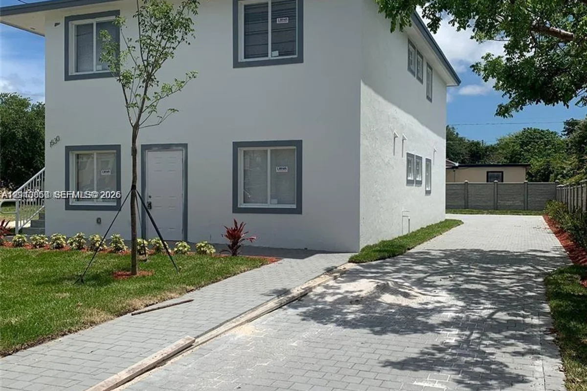 1530 NW 60th St, Miami: photo 1 of 7