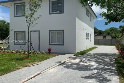 1530 NW 60th St, Miami: photo 1 of 7