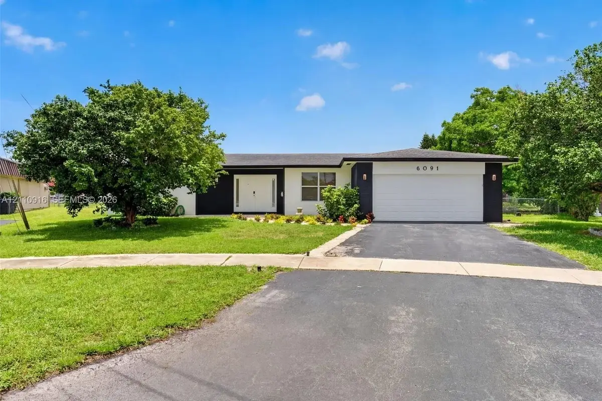 6091 SW 14th St, Plantation: photo 1 of 28