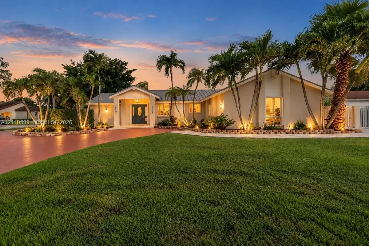 15263 SW 157th Ter, Miami: photo 1 of 37
