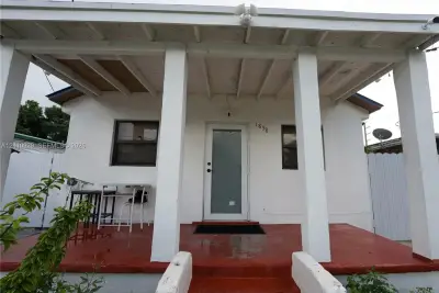 1858 NW 68th St, Miami: photo 1 of 27