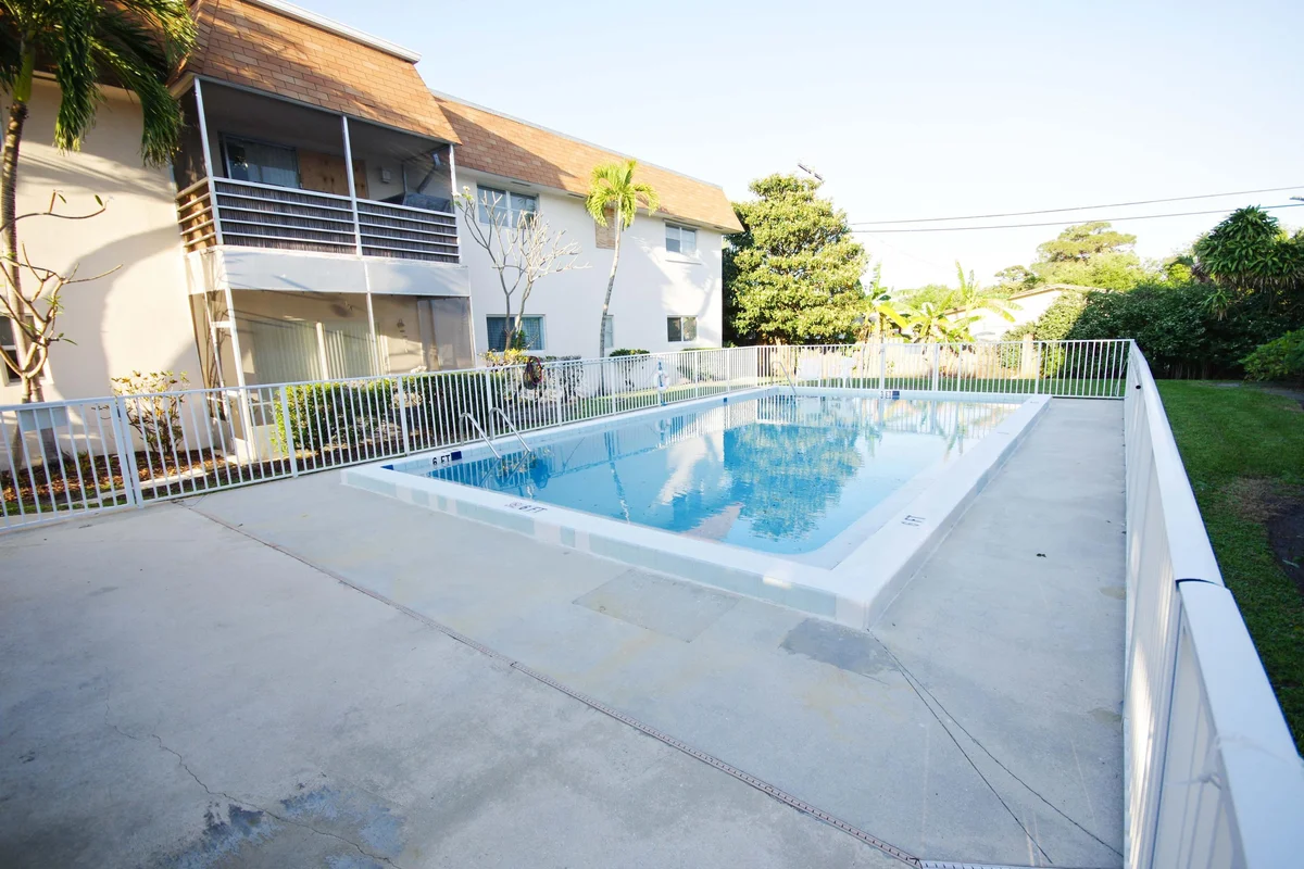 10290 N Military Trl #2A, Palm Beach Gardens: photo 1 of 9