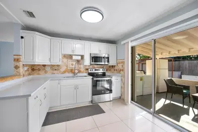 2911 NE 11th Ave, Pompano Beach: photo 1 of 43