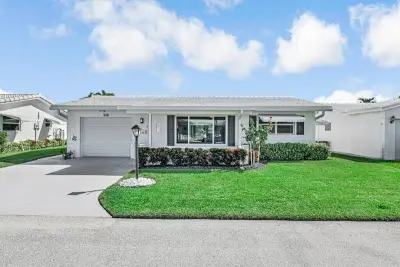 126 NW 14th St, Boynton Beach: photo 1 of 43