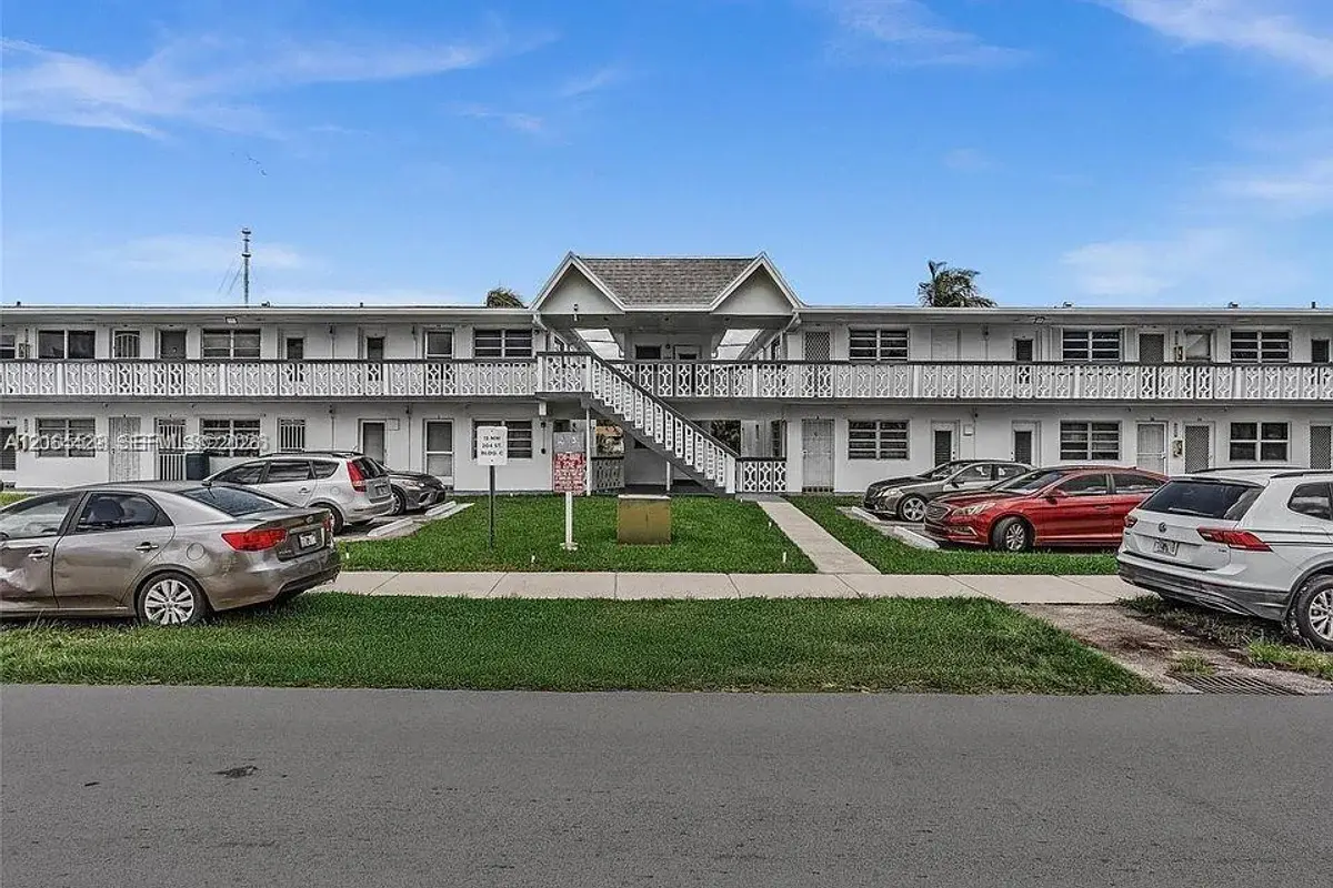 15 NW 204th St #21, Miami Gardens: photo 1 of 1