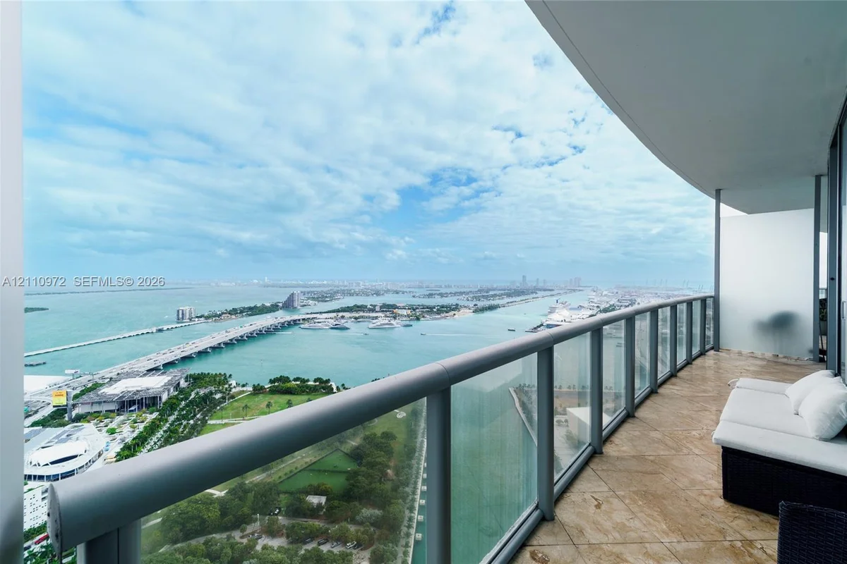 888 Biscayne Blvd #4712, Miami: photo 1 of 47