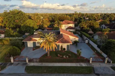 3005 SW 99th Ct, Miami: photo 1 of 58