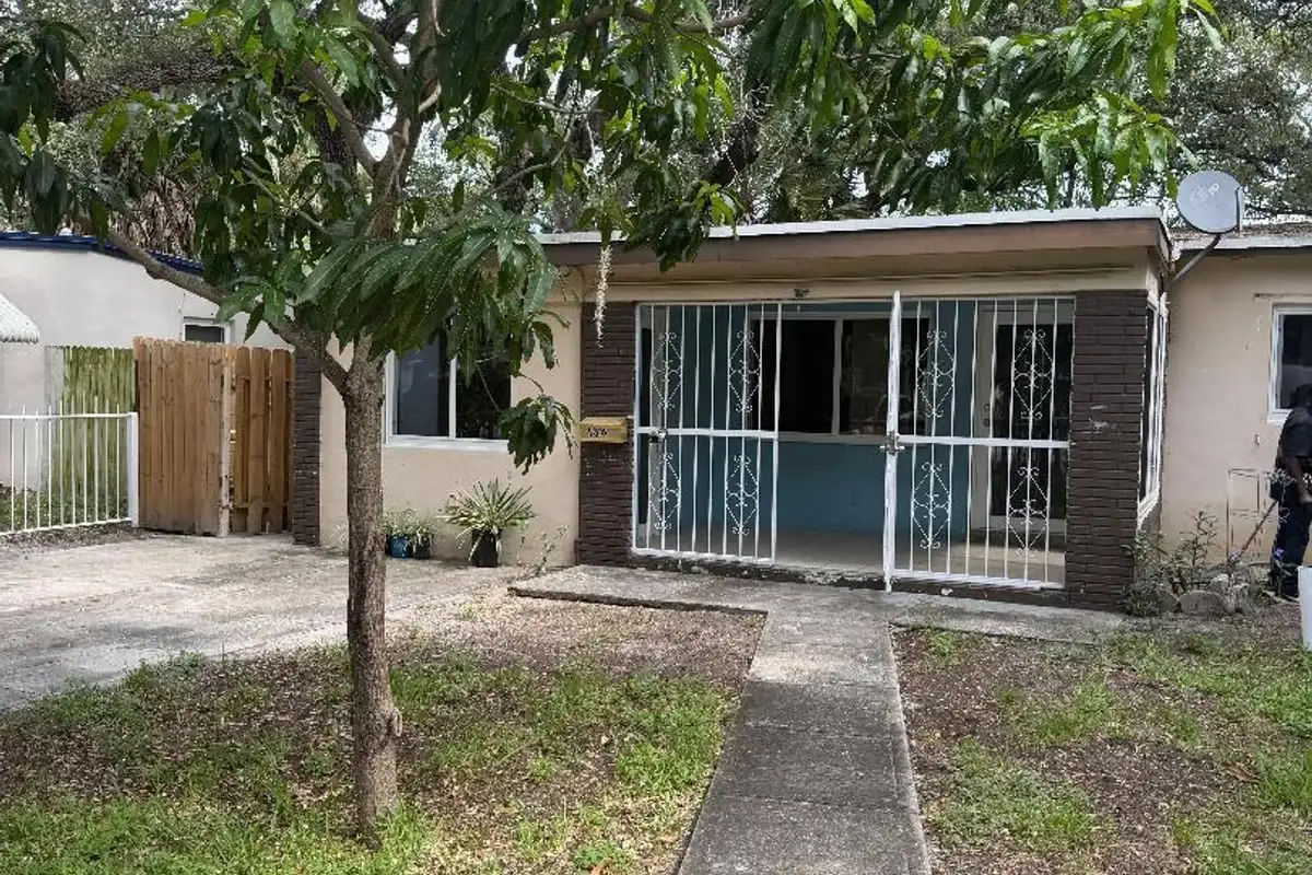 138 SW 21st Way, Fort Lauderdale: photo 1 of 13