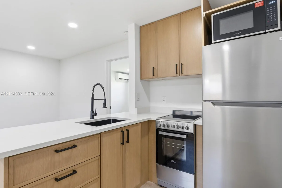1129 NE 16th Ave #1, Fort Lauderdale: photo 1 of 9