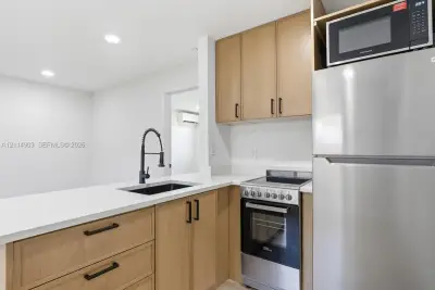 1129 NE 16th Ave #1, Fort Lauderdale: photo 1 of 9