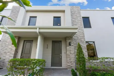 529 NW 17th St, Fort Lauderdale: photo 1 of 45