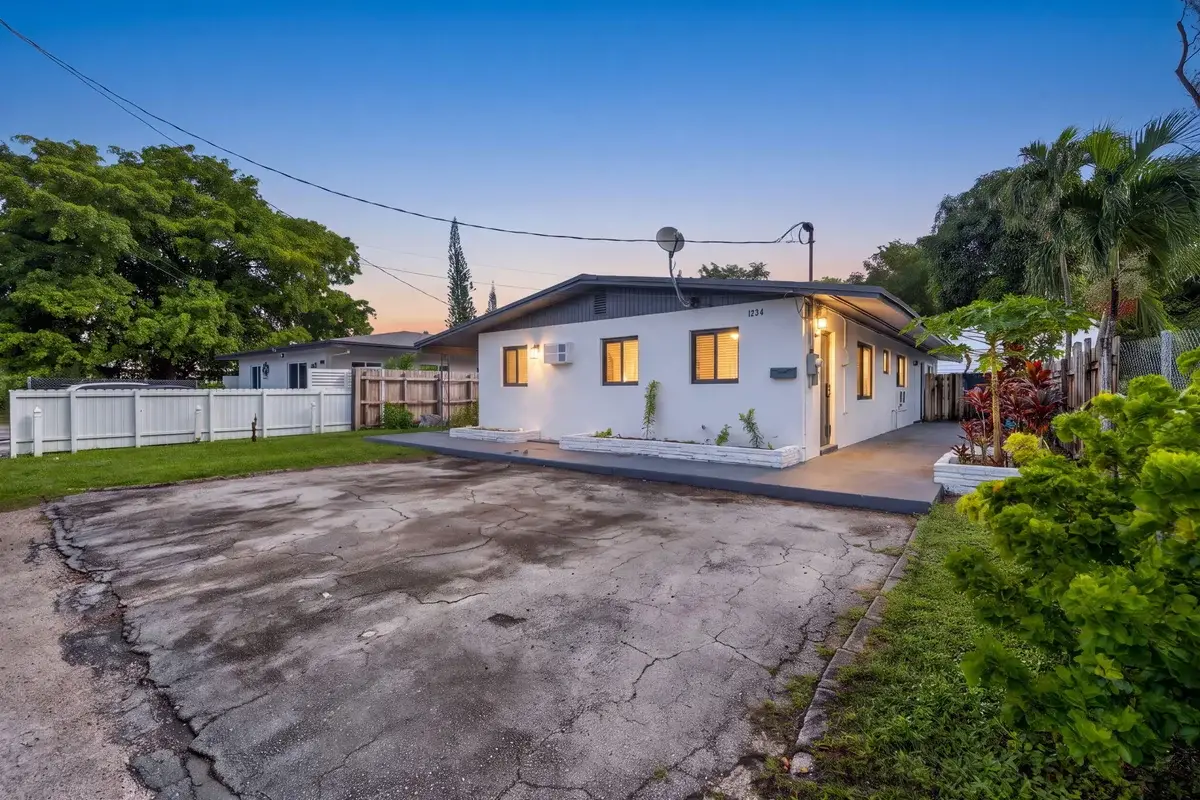 1224 NE 5th Ave, Fort Lauderdale: photo 1 of 32