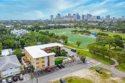 744 NE 14th Ave #16, Fort Lauderdale: photo 1 of 20
