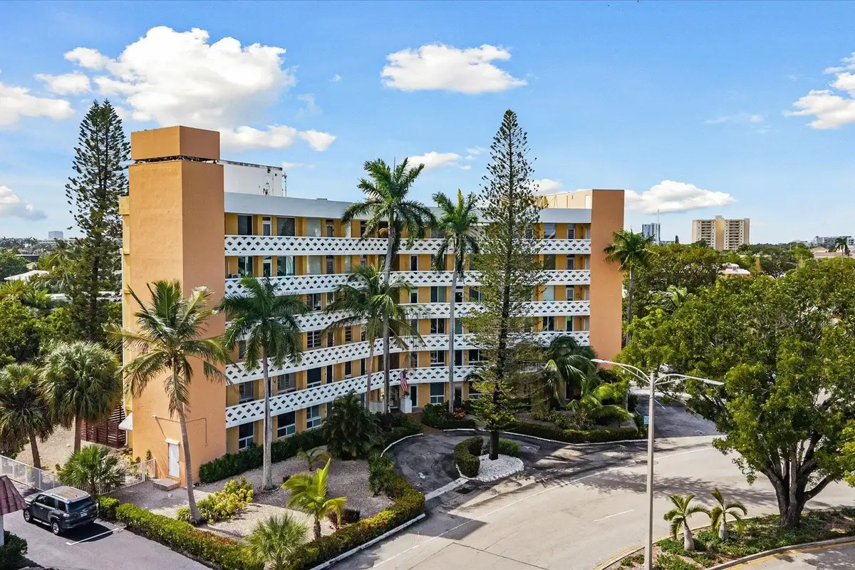 2400 NE 9th St #604, Fort Lauderdale: photo 1 of 24