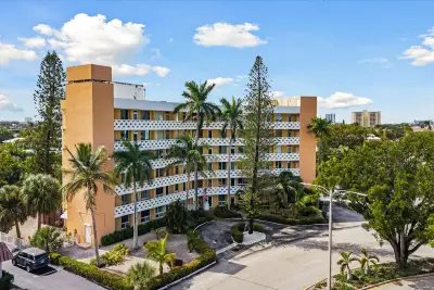 2400 NE 9th St #604, Fort Lauderdale: photo 1 of 24