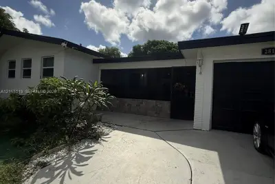 2816 SW 4th Pl #A, Fort Lauderdale: photo 1 of 6