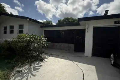 2816 SW 4th Pl #B, Fort Lauderdale: photo 1 of 7