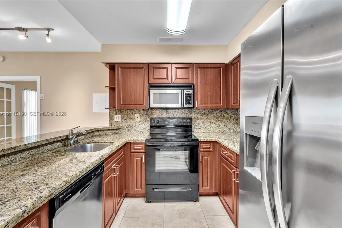 2445 SW 18th Ter #412, Fort Lauderdale: photo 1 of 22